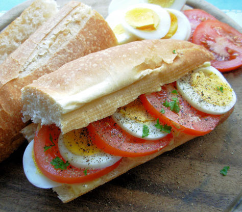 Tomato-egg sandwich